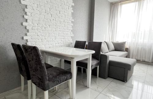 Lesniki Apartamento | 0238 квартира ЖК Щасливий, укриття в комплексі