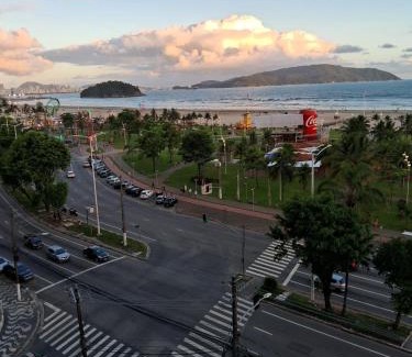 Itarare Apartamento | 03 Dormitorios de Frente a Praia do Itararé/SV