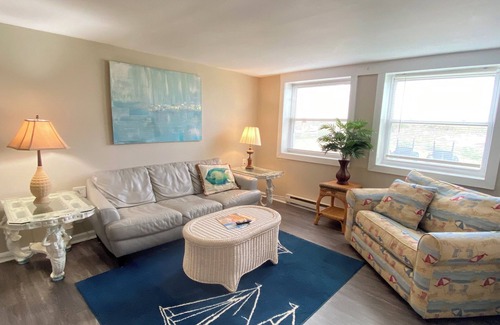 Norfolk Apartamento | 04 Driftwood Den! Direct Beachfront! Kayak, Sand, Salt air and Sea Life!