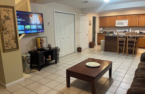 Lorain Apartamento | #05 Charming 2-bedroom apartment in Lorain with AC, WiFi