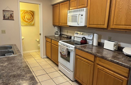 Lorain Apartamento | #05 Charming 2-bedroom apartment in Lorain with AC, WiFi