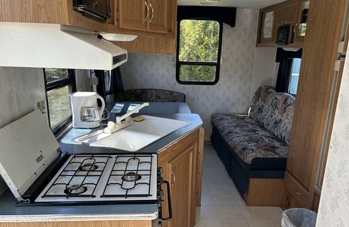 Stokes Bay Casa | #06 Quaint tiny living quarters on the water!