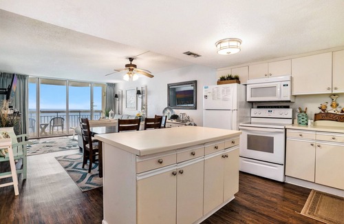 Garden City Condominio | 0602 Waters Edge Resort Studio Bedroom Condo by RedAwning
