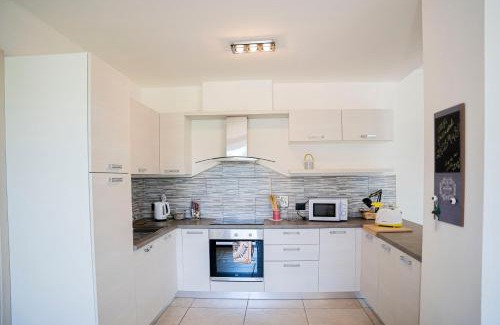 Casarza Ligure Apartamento | 066 - VILLA LETIZIA, Elegante 3 PISCINA e Natura, 10 minuti da MARE e SPIAGGIE