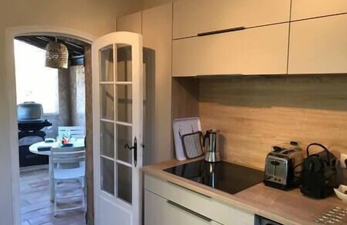 Roquefort-les-Pins Apartamento | 06D-Nice flat in villa-terraces and swimming pool