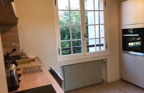 Roquefort-les-Pins Apartamento | 06D-Nice flat in villa-terraces and swimming pool