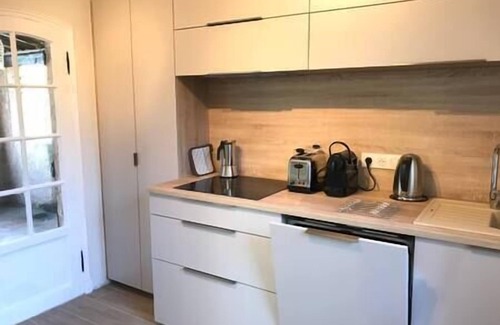 Roquefort-les-Pins Apartamento | 06D-Nice flat in villa-terraces and swimming pool