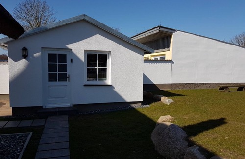 Schaprode Apartamento | 07 - RFH - Gartenhäuschen - Reetferienhaus