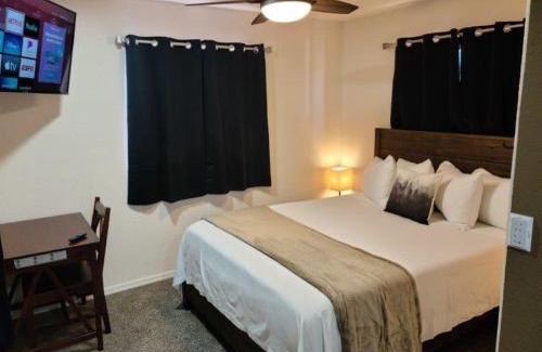 Valle Casa | 070B Grand Canyon Suite with Kitchenette near South Rim Sleeps 4