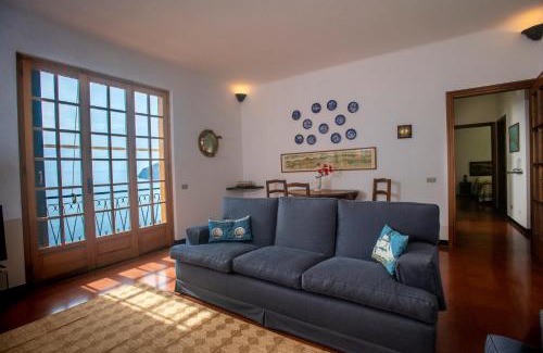 Moneglia Apartamento | 081b) Historic Villa Il Vigneto 49, Sea view, Balcony, Free private parking