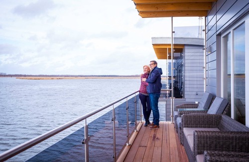 Kroeslin Casa | 09. floating houses (140 m²) Wotan - Floating house no. 12 Wotan with fireplace and