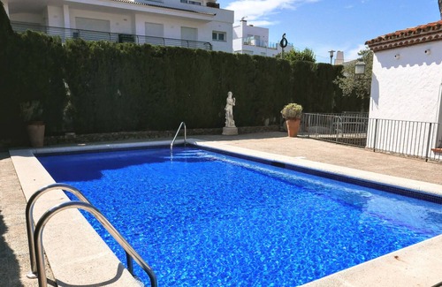 Llanca Villa | 098 Alquiler Villa con piscina y jardín privado zona tranquila
