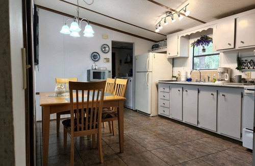 Homosassa Casa | 1-1/2 acre Park like wooded setting. Clean 3/2 with plenty of parking.