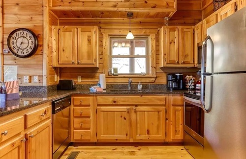 Gatlinburg Cabina | 1.1 Mi to DT Gtlbg* MtnView*HotTub*Arcade*GSMNP