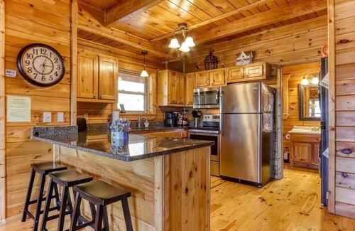 Gatlinburg Cabina | 1.1 Mi to DT Gtlbg* MtnView*HotTub*Arcade*GSMNP