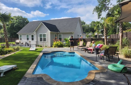 Myrtle Grove Casa | 1/2 Acre Fenced In Private Oasis