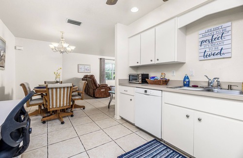 Rotonda Heights Casa | 1/2 Duplex in Rotonda West near multiple beaches and 5 golf courses -SW Florida