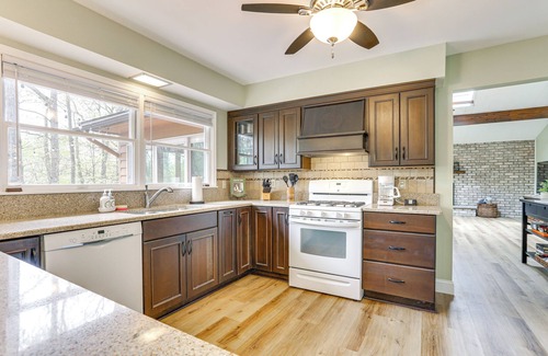 Lakeville Casa | 1/2 Mi to Boat Ramp: Lake Wallenpaupack Retreat!