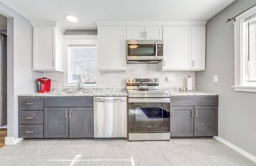 Rockland Casa | 1/2 Mi to Dtwn & Harbor Park: Home w/ Large Yard!