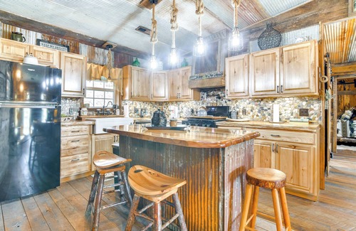 Shell Knob Cabina | 1/2-Mi to Lake: Cabin on 43 Acres in Shell Knob!