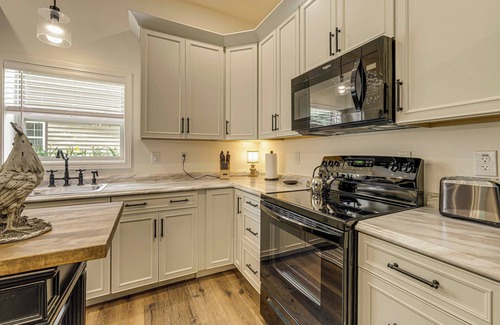 Blairsville Cabina | 1/2 Mi to Lake Nottely: Blairsville Home w/ Patio!