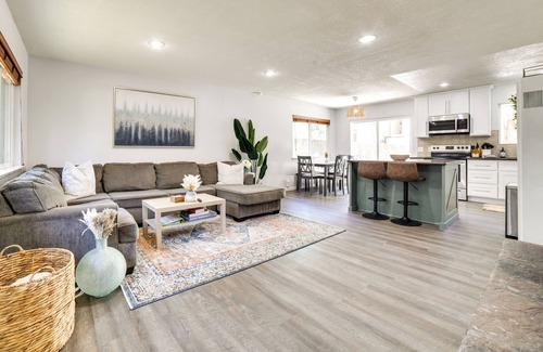 Al Tahoe Cabina | 1/2 Mi to Lake Tahoe: Pet-Friendly Cabin