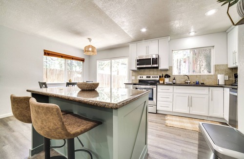 Al Tahoe Cabina | 1/2 Mi to Lake Tahoe: Pet-Friendly Cabin