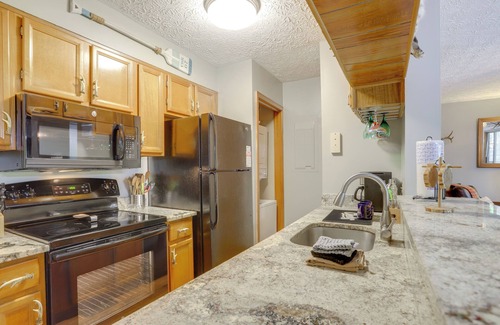 Waleska Condominio | 1/2 Mi to Marina: Lake Arrowhead Condo!