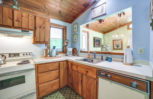 Londonderry Casa | 1/2 Mi to Ski: Secluded Home in Vermont