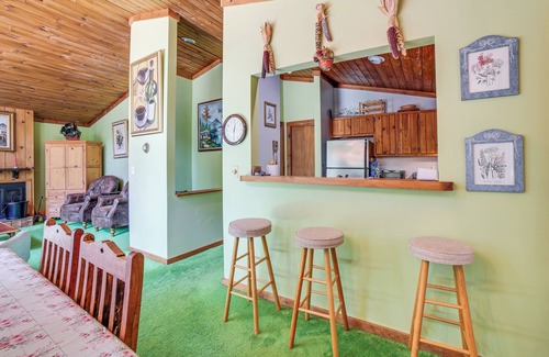 Londonderry Casa | 1/2 Mi to Ski: Secluded Home in Vermont