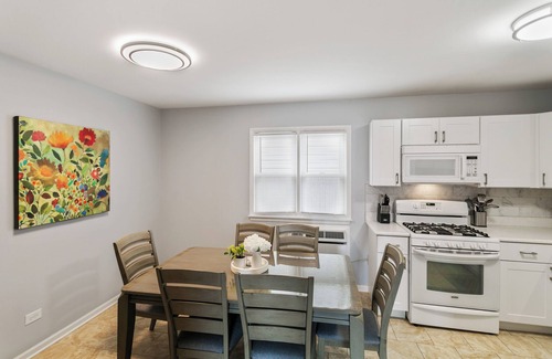 Russell Apartamento | 1/2 Mile to Downtown Libertyville