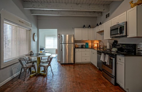 West Old Town Apartamento | #1: 2bd/2ba, Walk to Old Town, AC/laundry/King bed