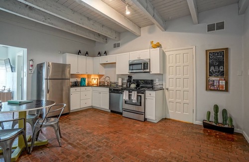 West Old Town Apartamento | #1: 2bd/2ba, Walk to Old Town, AC/laundry/King bed