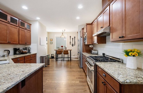 West Haven-Sylvan Casa | 1.2M New Luxury Home, Hot Tub, 4 King Beds, 2 in-Suites, Fast Wifi
