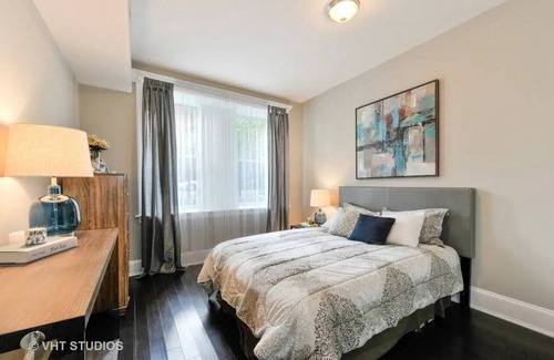 Wicker Park Apartamento | 1-3 month 3br+ / 2ba duplex rental; unbeatable Wicker Park location