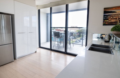 Turvey Park Apartamento | 1/303 Flinders · Enjoy Penthouse Living in the CBD! Sleeps 8!