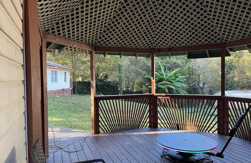 Atlanta Casa | 1.5 acre 5 BR Home 10 min from Buckhead!