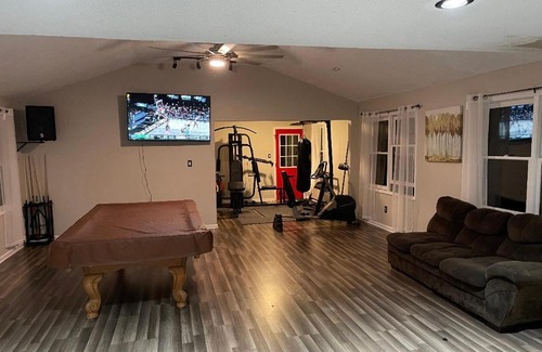 Atlanta Casa | 1.5 acre 5 BR Home 10 min from Buckhead!