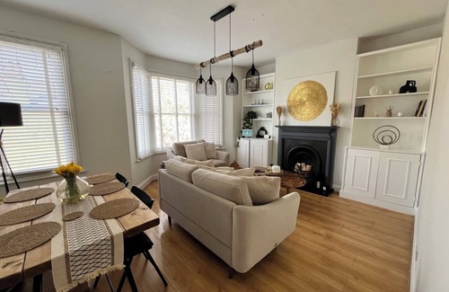 Ferndale Casa | 1.5 bedroom large and stylish apartment in Clapham