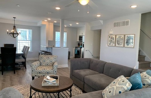 North End Casa | NUEVO 2020 UPSCALE 4BR / 2bath - a menos de 2 cuadras de la playa.-Área norte de Brdwlk.
