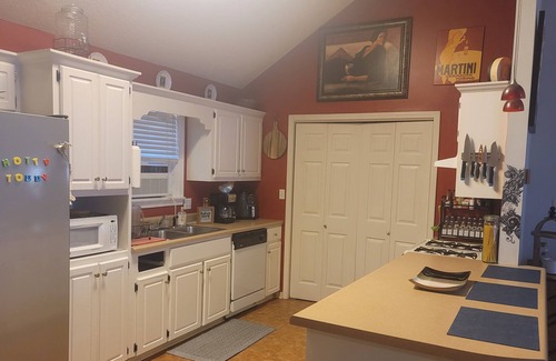 Oxford Casa | 1.5 mi to campus/2 mi to square. 2 bedroom/ 2 bath house with fenced in backyard