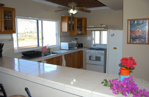 El Pescadero Villa | 1-7BR Beachfront Villa W / Pool & Jacuzzi Infront of Surf! Grupos grandes o pequeños!