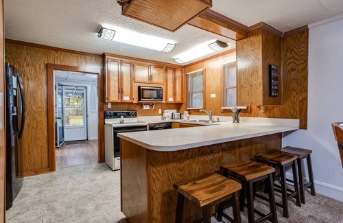 Lakeside Casa | 1 Acre Home |Woodsy & Fenced |Dogs Ok |Firepit |Close to Dining/Shops | Moody Oaks Rental Next Door