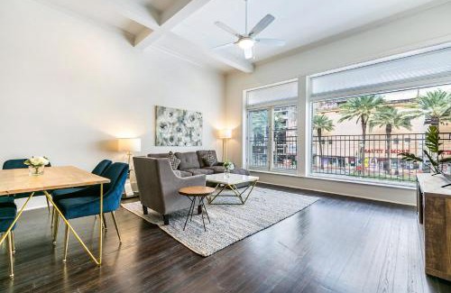 Central Business District Apartamento | 1 and 2 BR Private Condos Steps Away From French Quarter