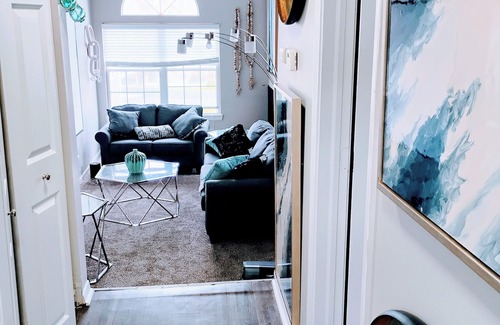 Wayne Apartamento | 1-bd apartment with WiFi, AC , lake access, living room projector and fireplace