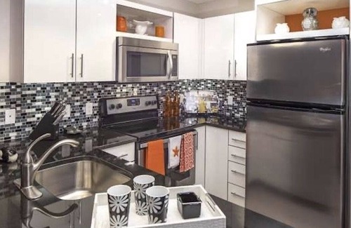 Colliers Bay Hotel | Suite de 1 Bd - Junto a la piscina - Propiedad en la playa de arena blanca y agua cristalina.