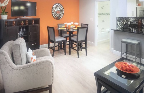 Colliers Bay Hotel | Suite de 1 Bd - Junto a la piscina - Propiedad en la playa de arena blanca y agua cristalina.