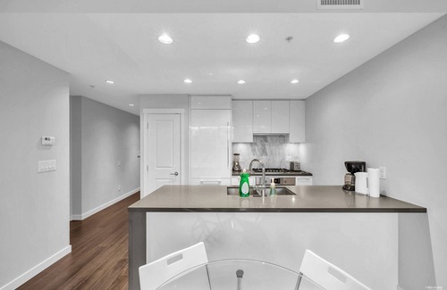 Vancouver Apartamento | 1-BDR&1-Bath | 800 sq.ft | AC | Free WiFi & Parking | Quiet Neighbor