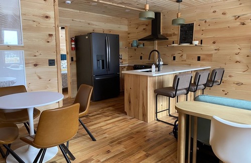 Amery Cabina | 1 Bdr Cabin unit Respite on Apple River. Kayaks, SUPs, and more! Pet friendly!