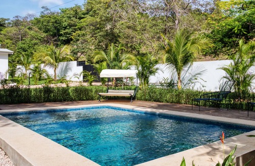 Cañafístula Villa | 1 BDR-SLEEPS UP TO 4 - POOL VIEW -10 MIN FROM TAMARINDO BEACH! GATED COMMUNITY